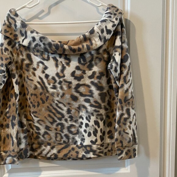 Brushed Leopard Off The Shoulder Fleece Sweatshirt Medium NWT - Picture 7 of 10